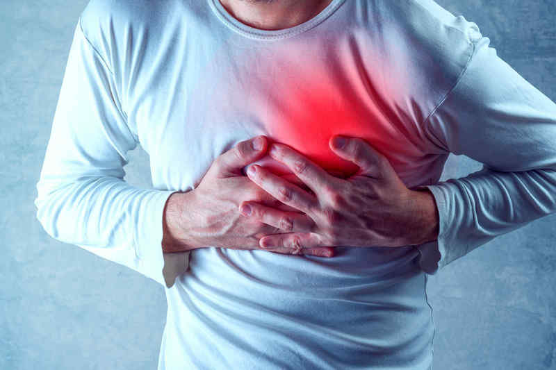 back pain heart attack symptom upper back interscapular referred pain