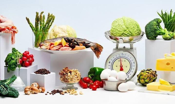 leafy greens and legumes for blood sugar — spinach and lentils shown as top diabetes diet foods