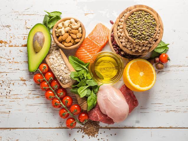 Best foods for heart health fatty fish nuts olive oil legumes berries leafy greens evidence-based cardiovascular nutrition