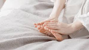 Cold feet Raynaud phenomenon triphasic color change white pallor blue cyanosis red hyperemia vasospasm cold exposure