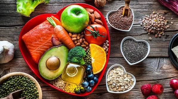 Healthy DASH diet foods including vegetables, fruits, and whole grains for blood pressure control