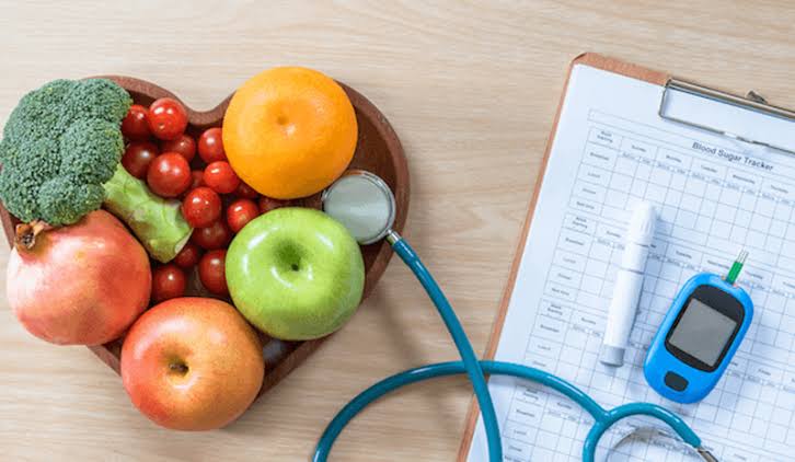 diabetes diet meal planning — balanced plate with non-starchy vegetables, whole grains, and protein portions