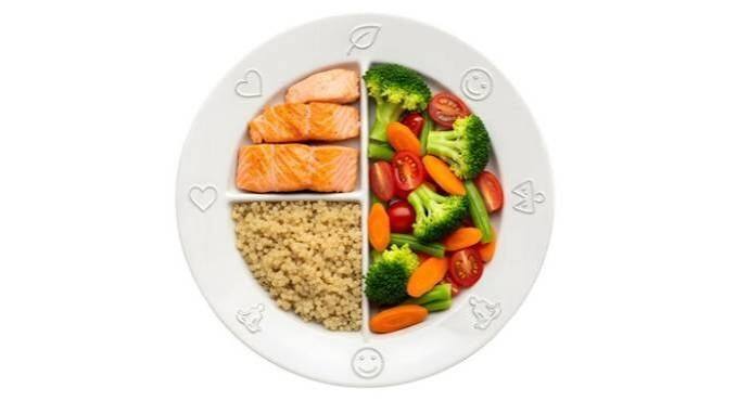 dinner ideas for blood sugar balance — grilled salmon with roasted vegetables and quinoa for diabetes-friendly evening meal