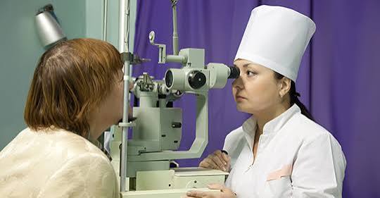 Diabetic retinopathy stages — diagram showing progression from mild non-proliferative to proliferative retinopathy in diabetes eye disease