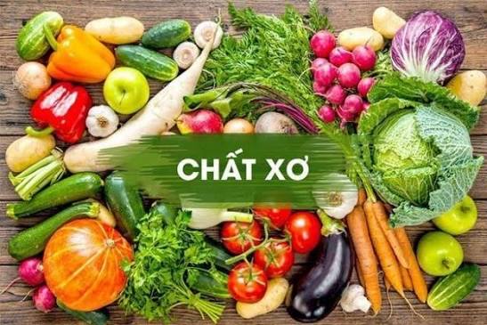 Fiber and cholesterol — oats, apples, lentils, and barley for LDL reduction on a wooden table