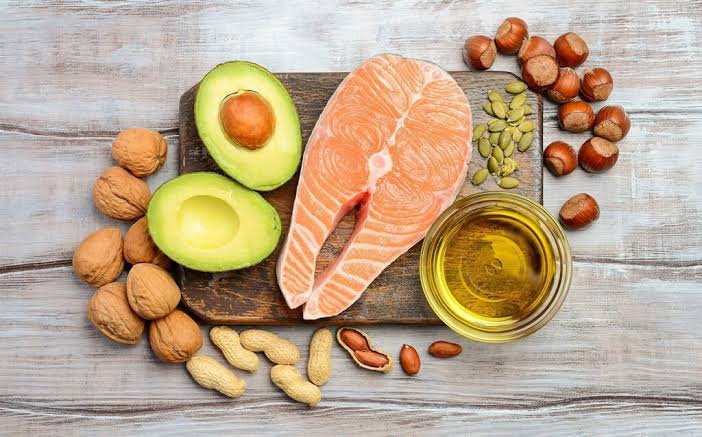 Nuts that lower cholesterol — almonds walnuts and pistachios rich in unsaturated fat and plant sterols