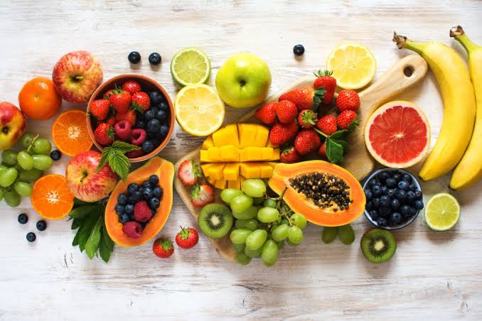 whole fruit vs fruit juice blood sugar comparison — apple with fiber versus glass of apple juice spiking glucose