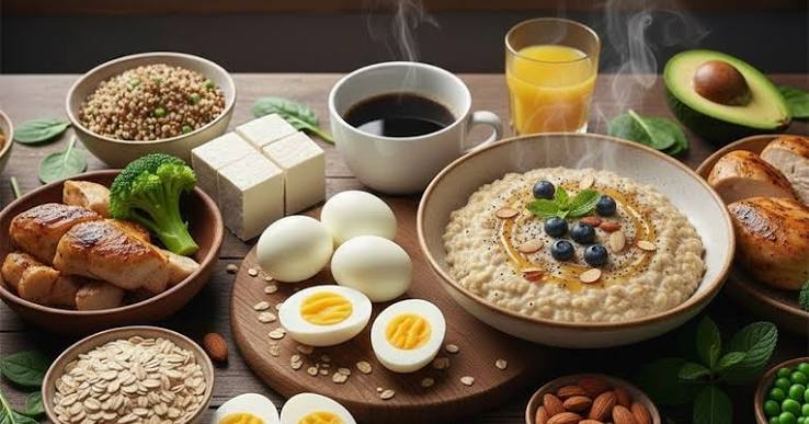 healthy meal timing for blood sugar — clock next to balanced meal plate showing ideal eating schedule