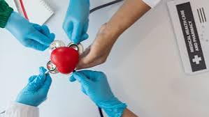 Heart attack prevention medications — aspirin and statin pills representing pharmacological cardiovascular prevention