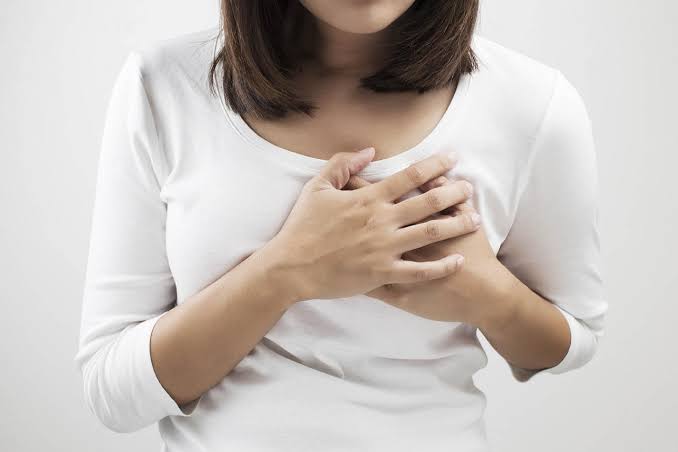 Heart disease prevention for women — woman discussing cardiovascular health with doctor
