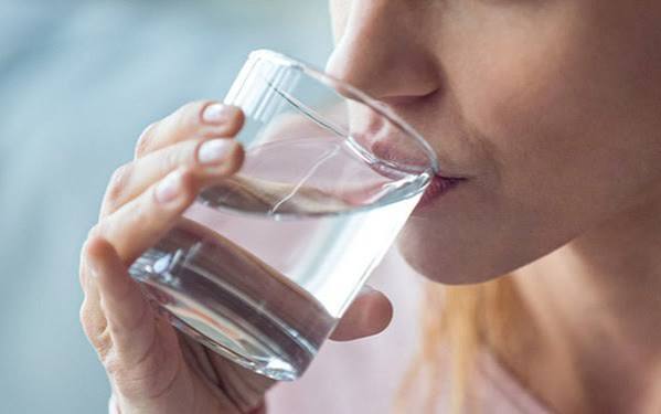 hydration tips daily water intake urine color chart electrolytes heart failure older adults beverage guide circulation
