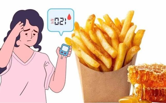 late-night eating and blood sugar — clock showing late hour next to a small low-carbohydrate snack on a nightstand