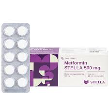metformin extended release tablets and prescription bottle — showing the medication format commonly prescribed for Type 2 diabetes