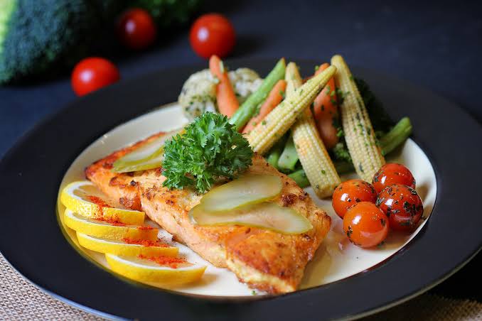 Natural ways to support healthy cholesterol — colorful plant foods including nuts, oats, legumes, olive oil, and fresh vegetables