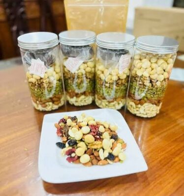 nuts and blood sugar support — almonds, walnuts, pistachios, and cashews shown as best nuts for diabetes management