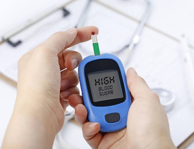 postprandial glucose comparison showing normal versus diabetes two-hour glucose clearance after a meal
