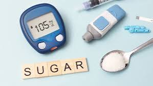 person making healthy food choices to reverse prediabetes through diet and lifestyle changes
