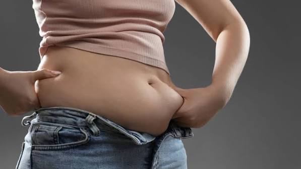 diagram showing how excess fat cells release fatty acids that impair insulin signaling