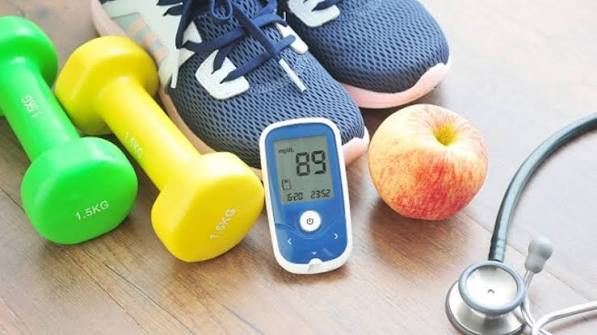 beginner exercise plan for blood sugar — adult walking outdoors