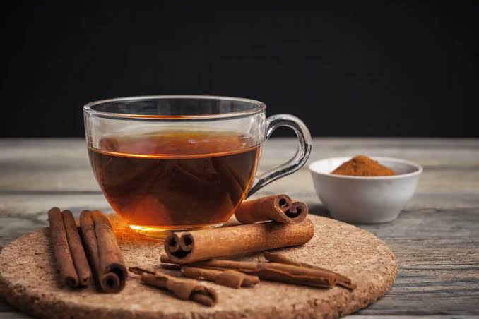 Ceylon cinnamon versus Cassia cinnamon sticks side by side showing color and texture differences
