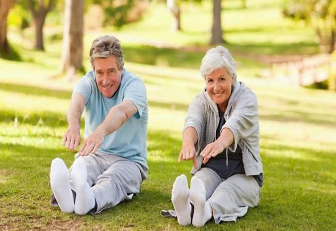 Diabetes daily routine checklist showing medication exercise blood sugar and meal tips for self-management