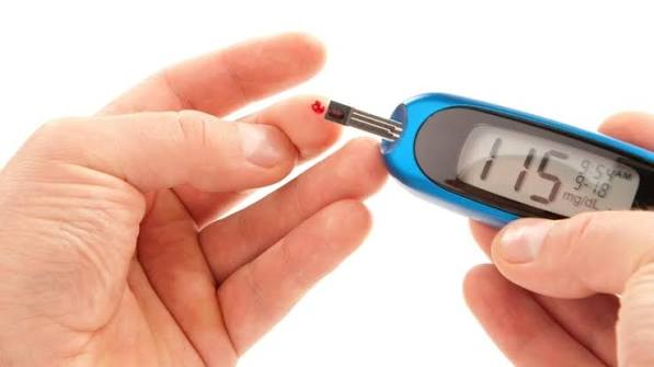 diabetes medications kidney protection — featured image of diabetes medication pills and blood glucose meter representing SGLT2 inhibitors, GLP-1 receptor agonists, and metformin used in diabetic kidney disease