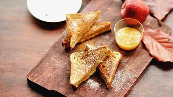 Safe foods for diarrhea recovery including bananas, white rice, toast, applesauce and oral rehydration solution