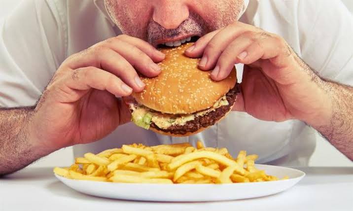 High-fat foods including fried chicken, butter, and cheese associated with increased acid reflux and GERD risk