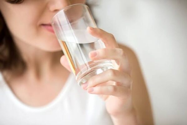how much water kidney health daily water intake CKD kidney stones hydration target