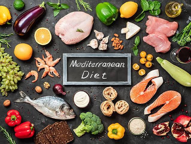 Mediterranean diet foods for kidney health including olive oil, fish, vegetables, and legumes