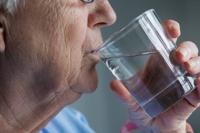 fluid restriction CKD dialysis dry weight interdialytic weight gain sodium intake management