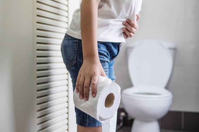 questions to ask about urinary symptoms — patient with written question list during a urology appointment