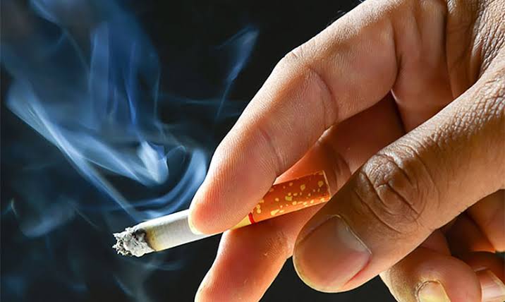 smoking cessation kidney health GFR decline slows proteinuria reduction CKD progression NRT varenicline