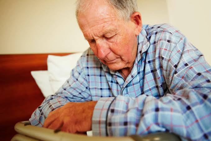 UTI in older adults — elderly person with caregiver, illustrating the atypical UTI symptoms like confusion and behavioral changes that occur in older patients