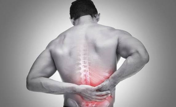Back pain causes symptoms and prevention — diagram showing spinal anatomy disc herniation and common pain locations in the lumbar and thoracic spine